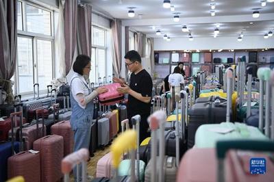 河北白溝:箱包外貿訂單生產忙