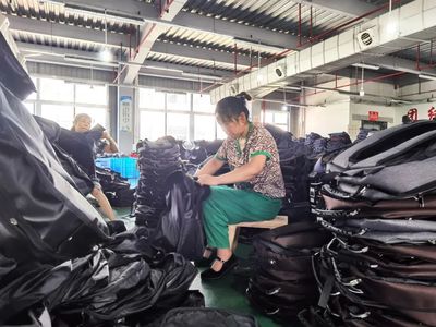 純青箱包:出口訂單多 企業生產忙