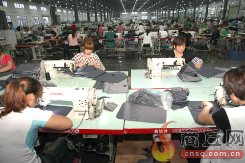 河南小皮具廠授權貼牌 生產多款國際名牌_服裝_中國市場調查網