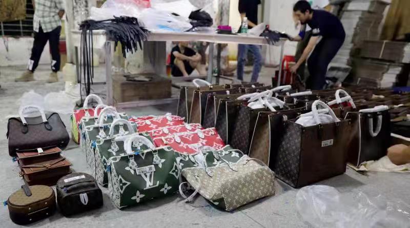你從迪拜專柜買的奢侈品 可能來(lái)自這里.